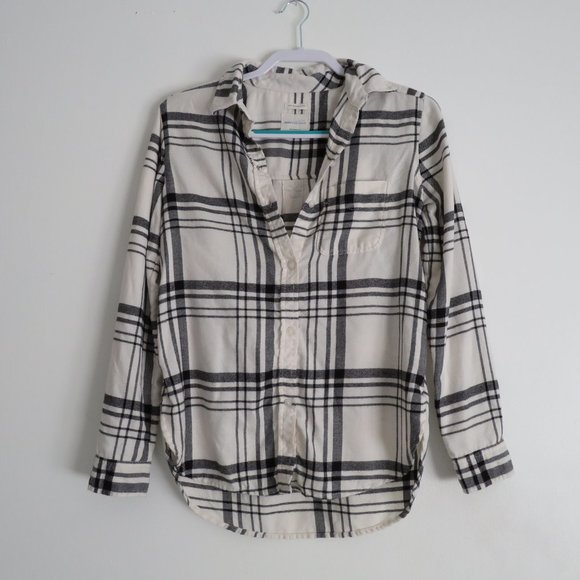 American Eagle Outfitters Tops - American Eagle Ahh-Mazingly Soft Button Down Boyfriend Fit Long Sleeve Shirt XS